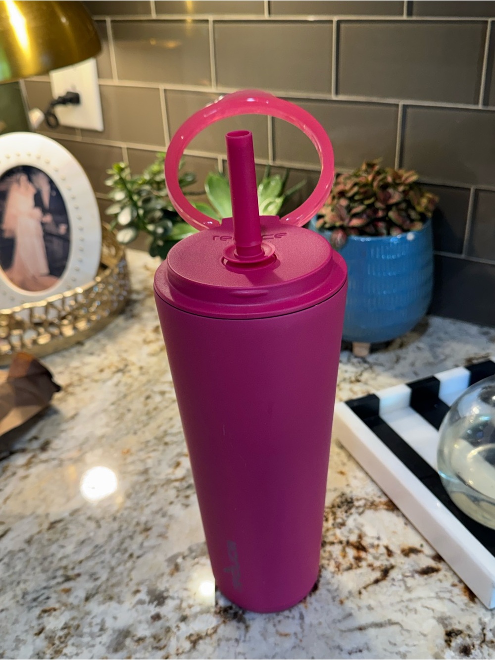 NEW REDUCE HALO 32oz tumbler with handle, stainless steel hot pink vacuum sealed